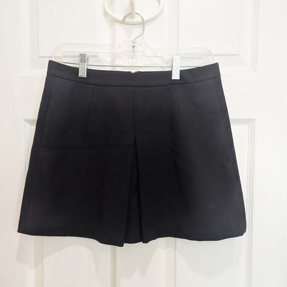 Vince Black Skort Size 4 Versatile and Stylish
